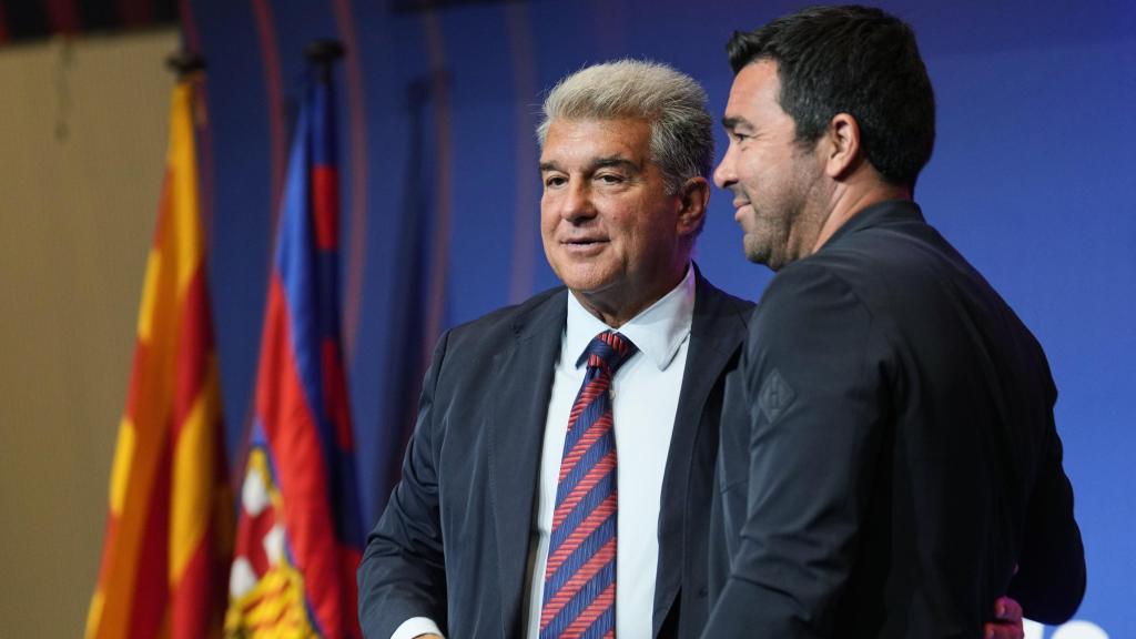 El presidente del Barça, Joan Laporta, y el director deportivo, Deco, en un acto del club