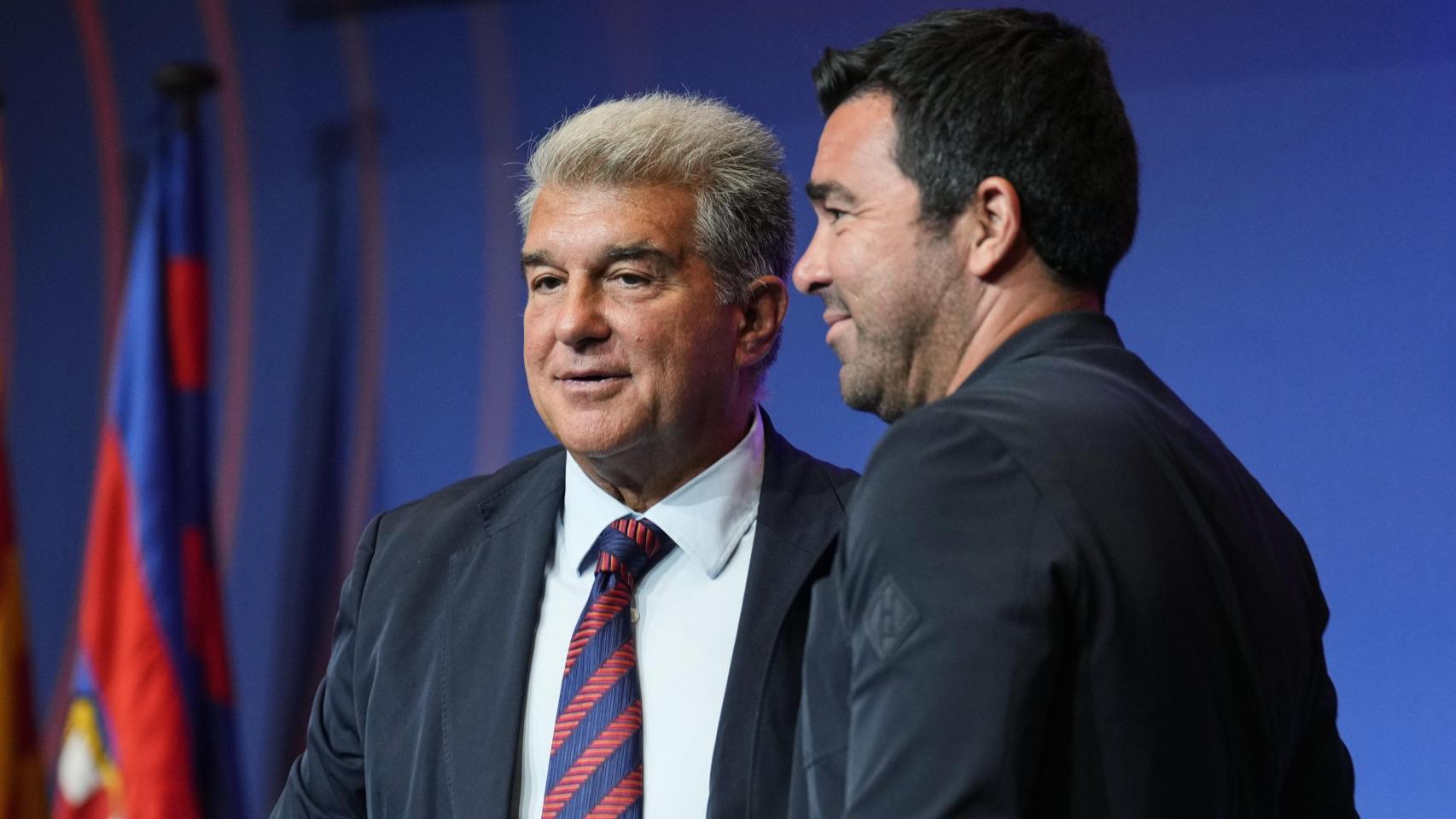 El presidente del Barça, Joan Laporta, y el director deportivo, Deco, en un acto del club