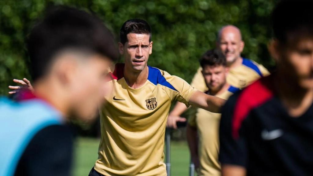 Albert Sánchez, entrenador del Barça B, durante la pretemporada