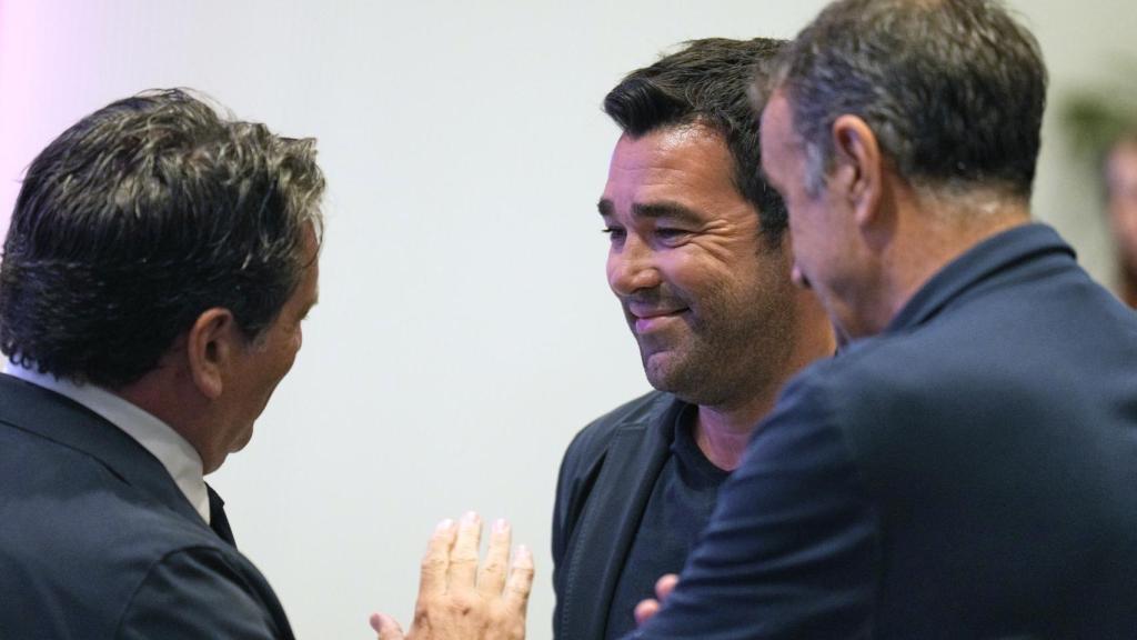 Deco conversa con Alexanko, director de la cantera del Barça, en un acto del club