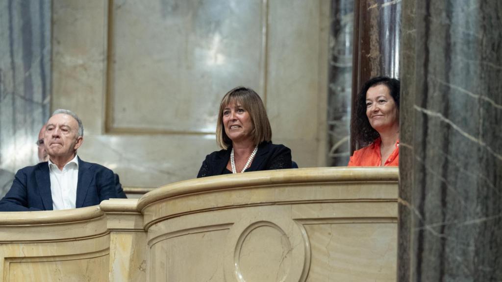 La senadora autonómica Núria Marín (c), en el Parlament