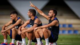 Pedri, Ferran Torres y Éric García, en un entrenamiento del Barça