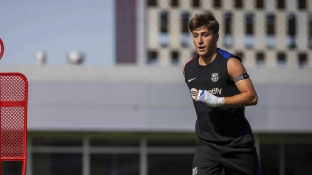 Pablo Torre, en un entrenamiento del Barça de Hansi Flick