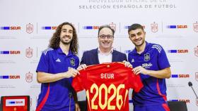 Cucurella y Pedri, en la renovación del acuerdo de la RFEF con SEUR