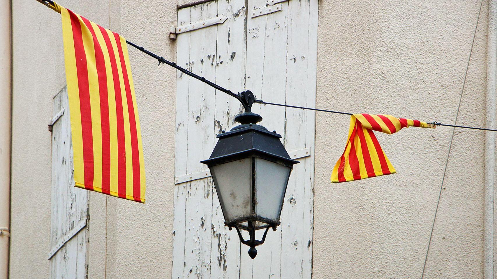 Dos banderas catalanas colgadas