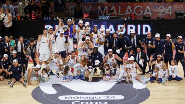 Los jugadores del Real Madrid celebran la Liga ACB de 2024