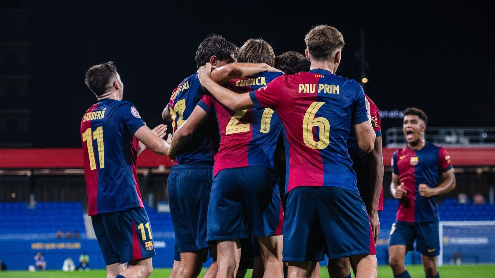 El Barça B de Albert Sánchez celebra una victoria en el Estadi Johan Cruyff