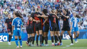 Las jugadoras del Barça Femenino festejan su primer triunfo en la Liga F 2024-25