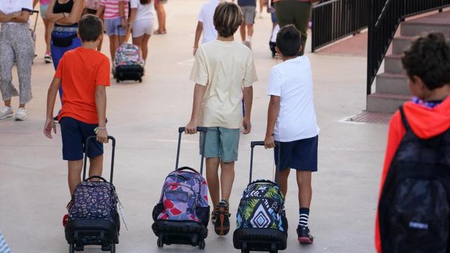 Alumnos se incorporan a su primer día de colegio para el inicio del nuevo curso escolar