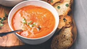 Una sopa fría vegetariana