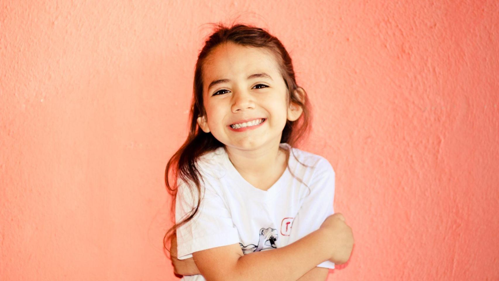 Imagen de archivo de una niña sonriendo