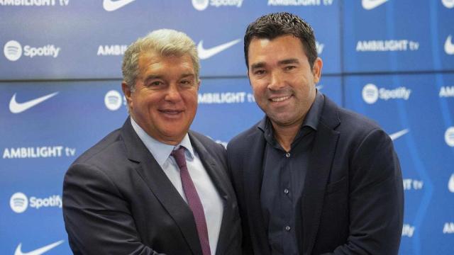 Joan Laporta y Deco, durante un acto del Barça en la temporada 2023-24