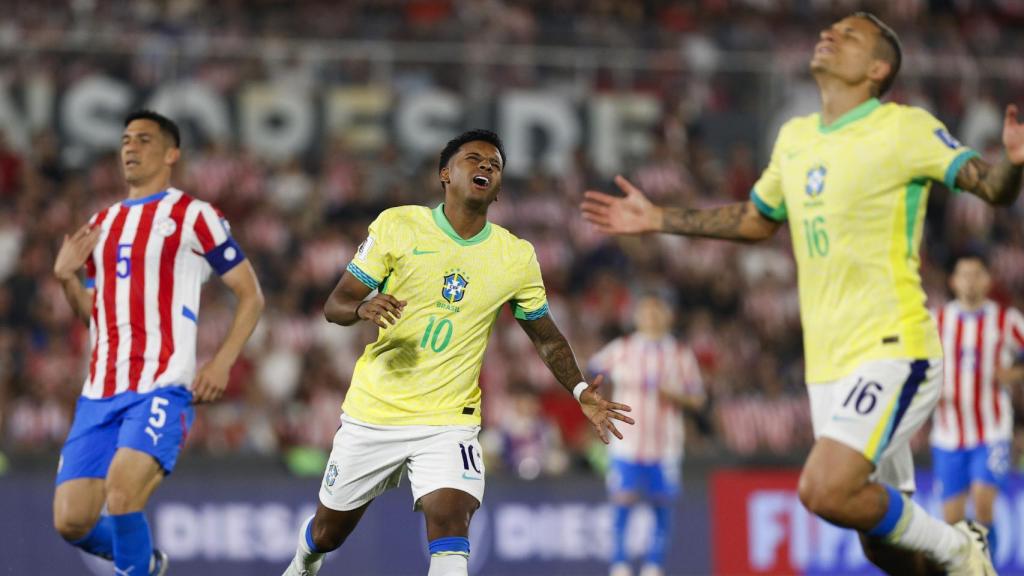 Rodrygo se lamenta por un gol errado contra Paraguay