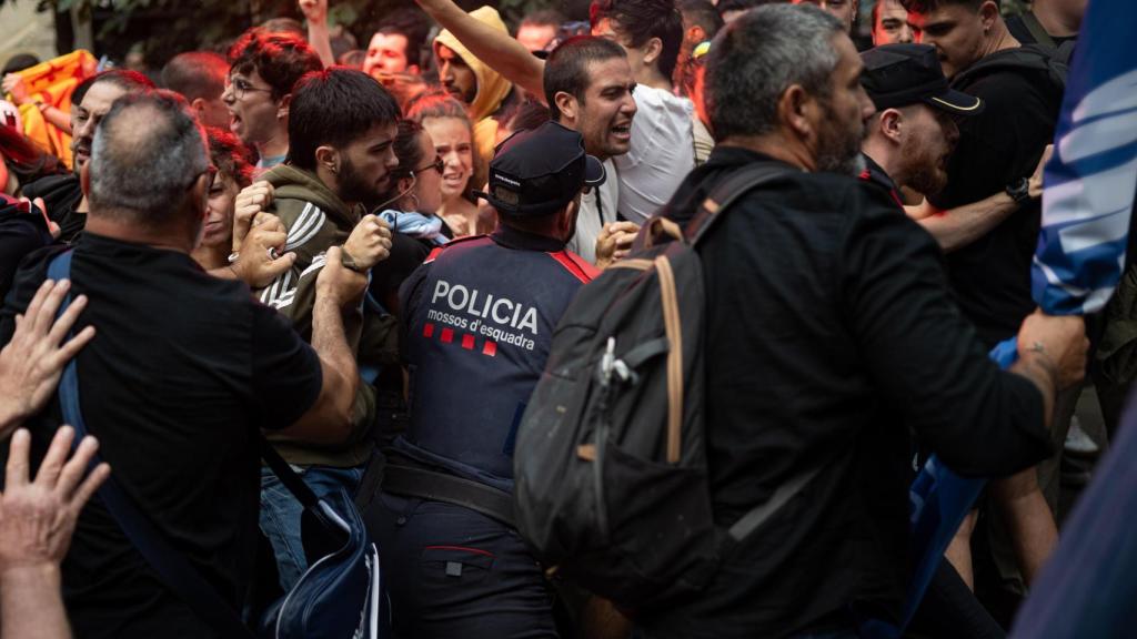 La pelea entre Arran y los ultras de AC en el Fossar de les Moreres ayer