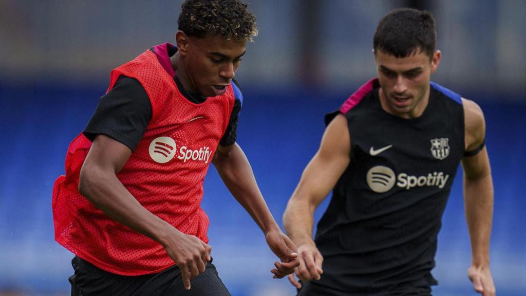 Lamine Yamal y Pedri rivalizan en un entrenamiento del Barça