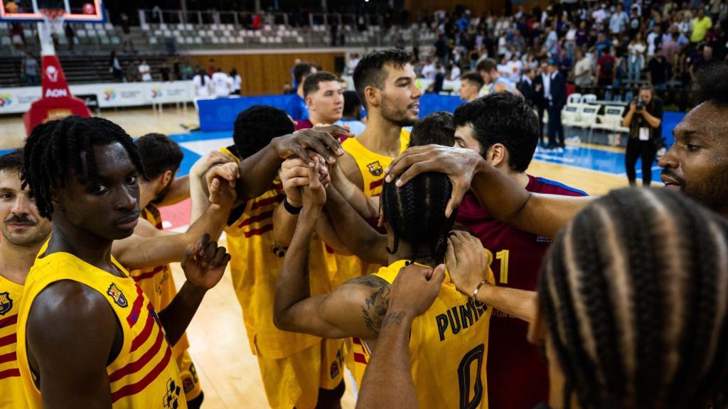 Los jugadores del Barça de basket celebran una victoria en la Lliga Catalana