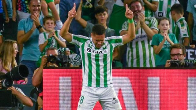 Vitor Roque agradece a Dios su primer gol con el Betis