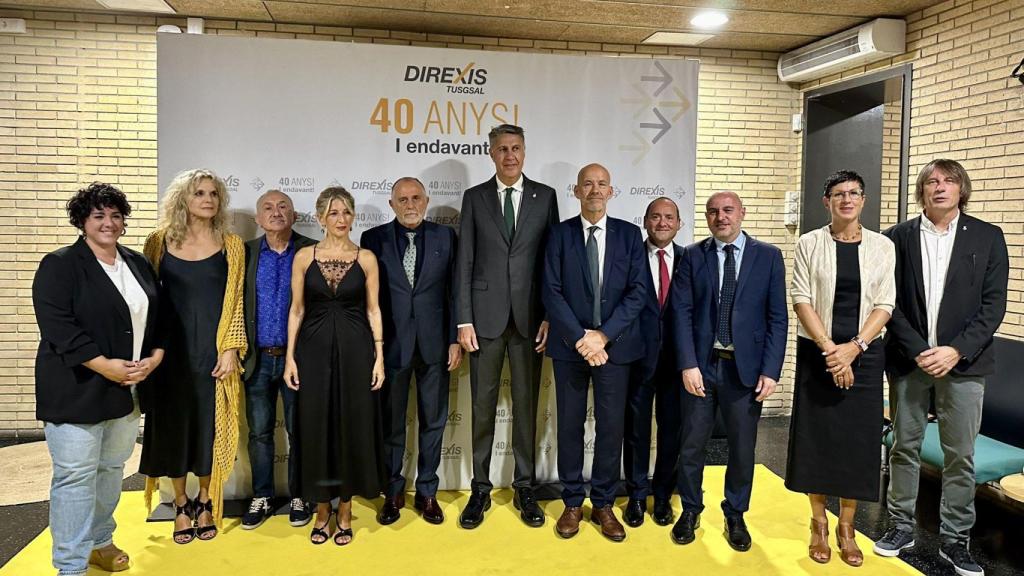 El alcalde de Badalona, Xavier García-Albiol, y la vicepresidenta del Gobierno, Yolanda Díaz, junto a otras autoridades en el 40º aniversario de Tusgsal