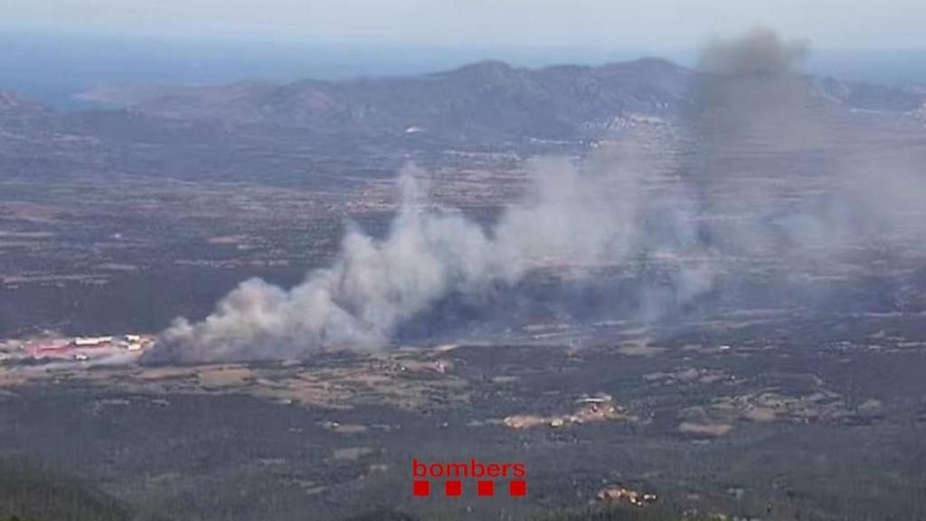 Imagen del incendio de Agullana (Girona) ayer