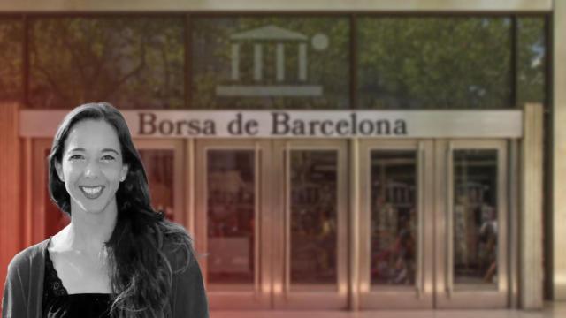 Carlota Pi, confundadora y presidenta de Holaluz, con la fachada de la Bolsa de Barcelona de fondo