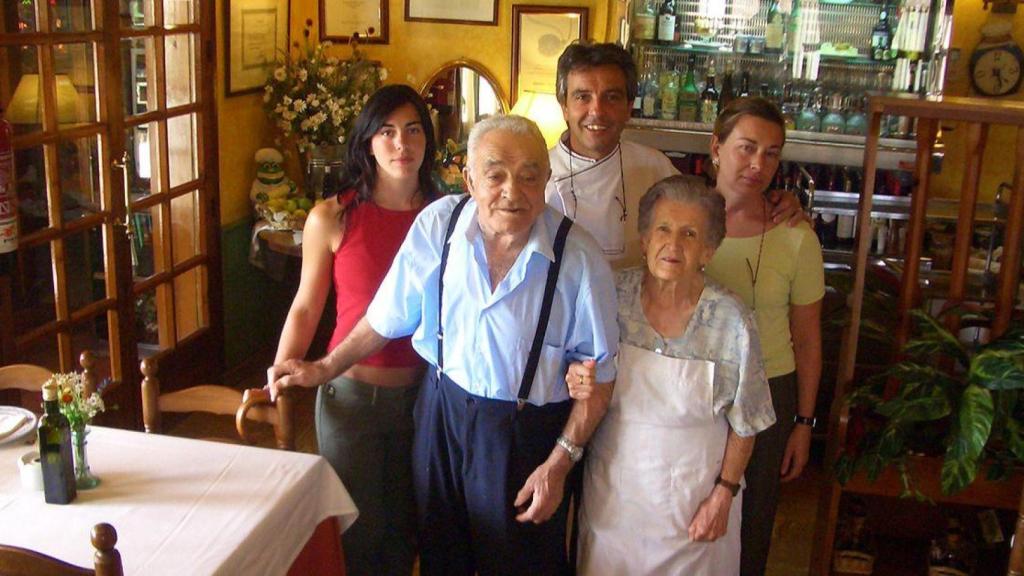 Foto familiar de las distintas generaciones | HOSTAL JAUMET