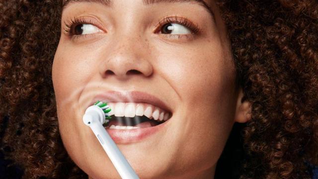 El cepillo de dientes eléctrico Oral-B Pro más buscado del momento ¡ahora está tirado de precio en Amazon!