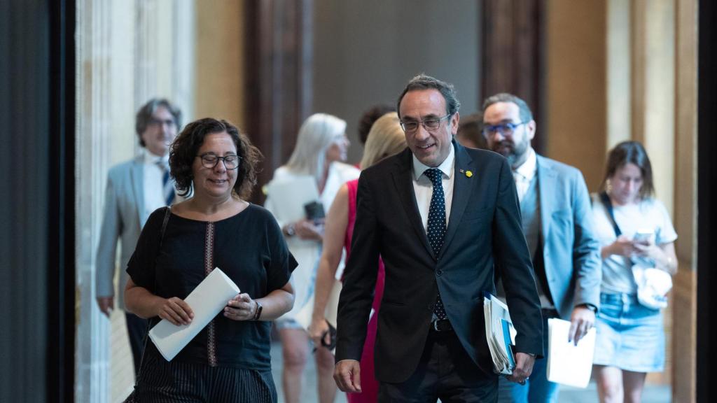 La diputada de los Comuns Susana Segovia y el president del Parlament, Josep Rull