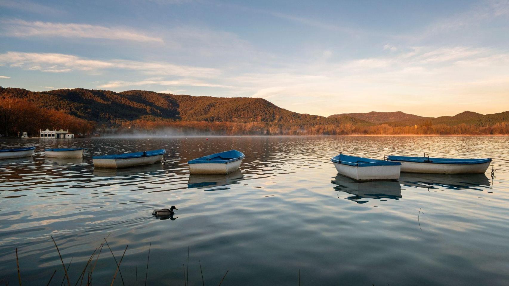 Barcas en el lago de Banyoles