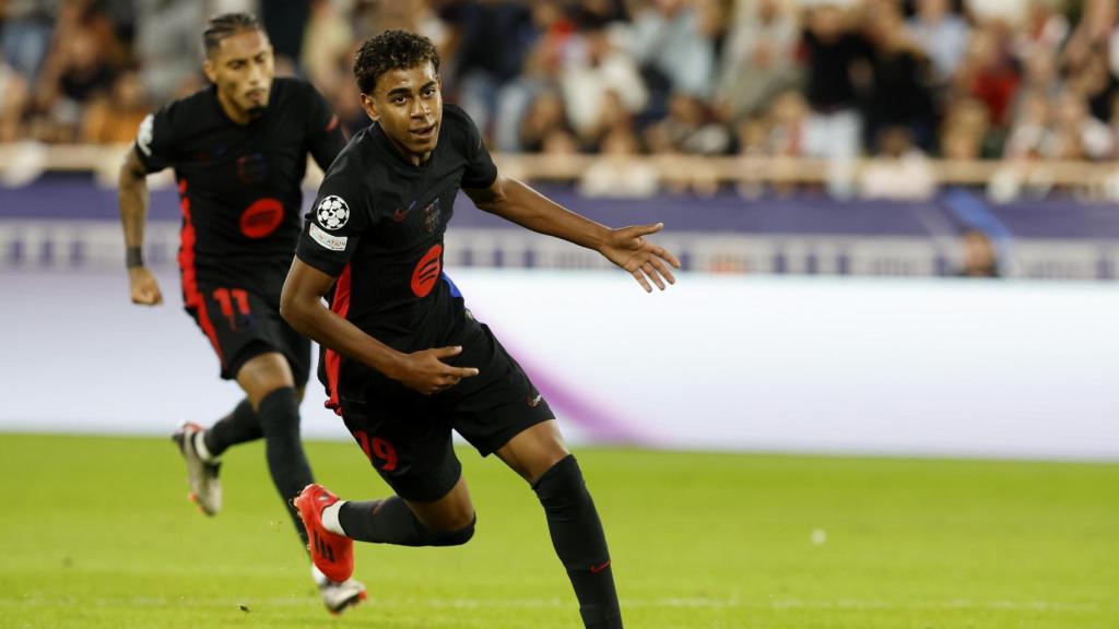 Lamine Yamal festeja su primer gol en la UEFA Champions League