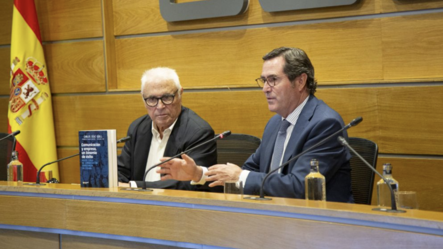 Imagen de la presentación del libro de Carlos Díaz Güell