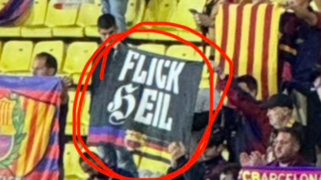 Polémica bandera de la afición del Barça en Mónaco con referencias al nazismo