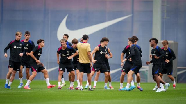 Los jugadores del Barça entrenan en la Ciutat Esportiva Joan Gamper