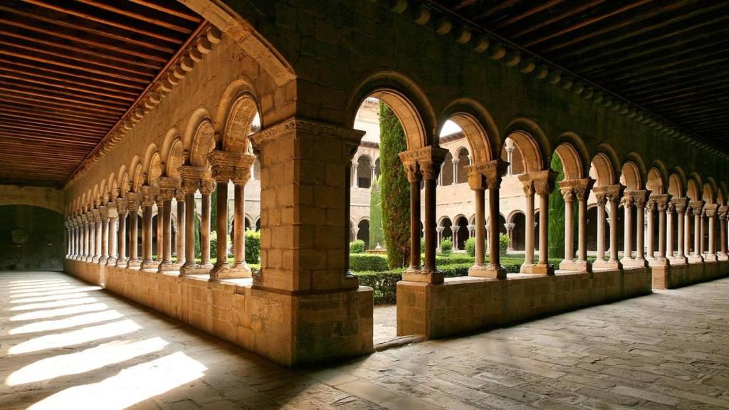 Claustro del monasterio de Santa María de Ripoll