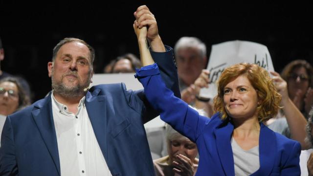 El expresidente de ERC, Oriol Junqueras y la líder de ERC en el Ayuntamiento de Barcelona, Elisenda Alamany, durante la presentación de la candidatura 'Militancia Decidim'