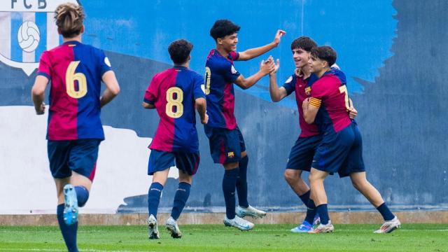 El Juvenil A del Barça celebra la victoria contra el Damm