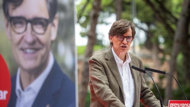 El presidente de la Generalitat, Salvador Illa, interviene durante la ‘Festa de la Rosa’ del PSC, en la pineda de Gavà, a 22 de septiembre de 2024