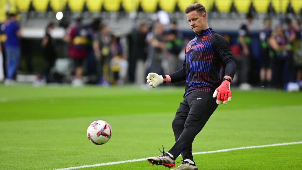 Ter Stegen calienta antes del inicio del Villarreal-Barça