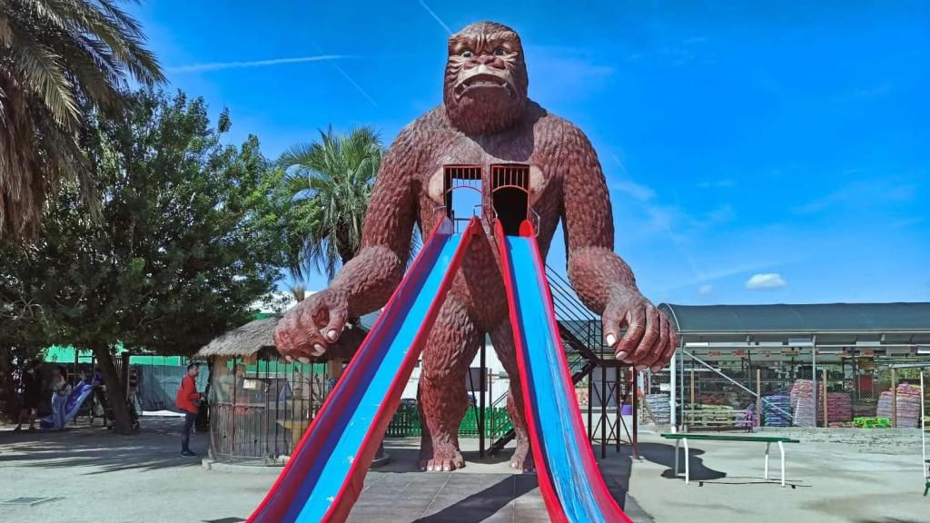 El King Kong catalán: el parque a media hora de Barcelona que enamora a los niños