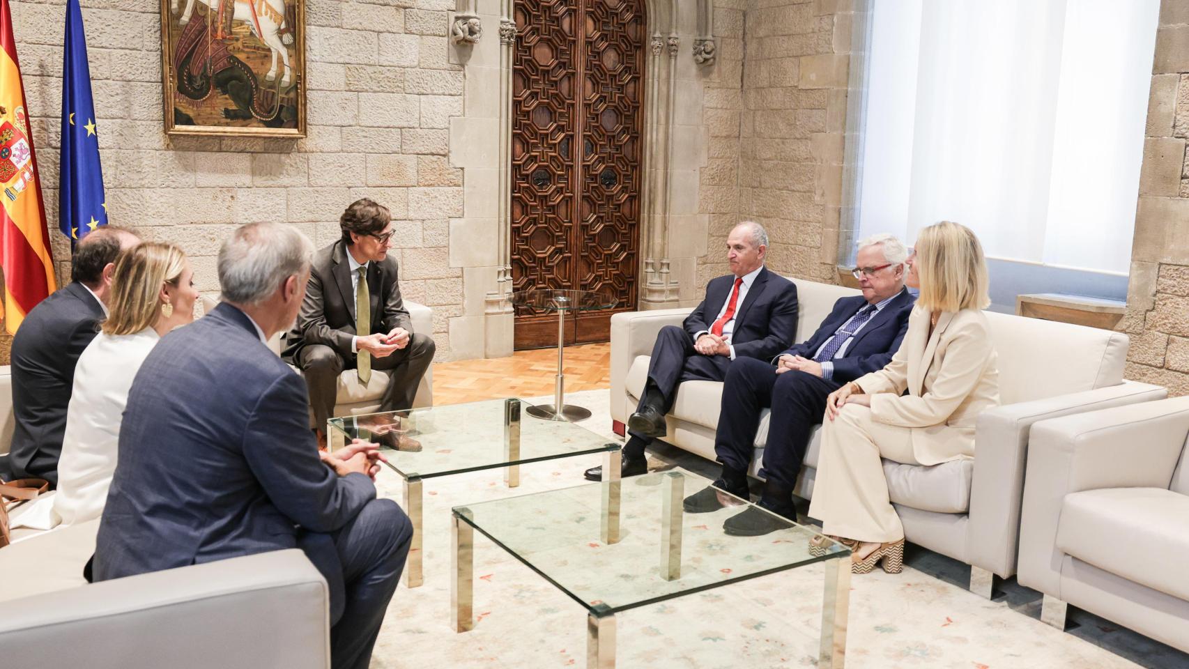 Encuentro entre el presidente de la Generalitat, Salvador Illa, y el decano del Colegio de la Abogacía de Barcelona, Jesús Mª Sánchez, en la Generalitat