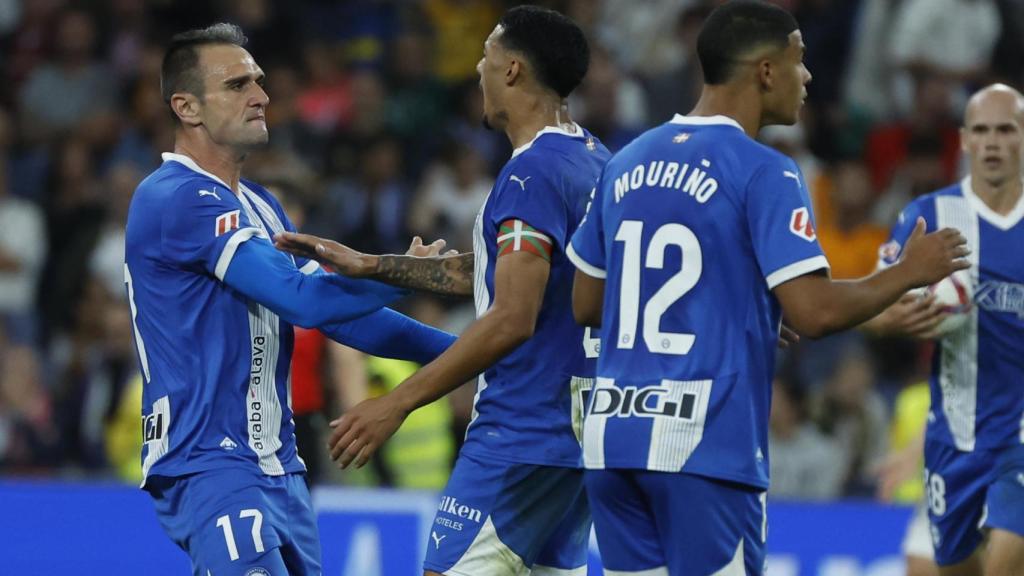 El Alavés celebra un gol en el Santiago Bernabéu