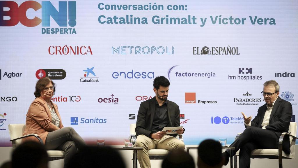 Imagen conjunta de Catalina Grimalt (izquierda), el periodista David Expósito (centro) y Victor Vera (derecha)