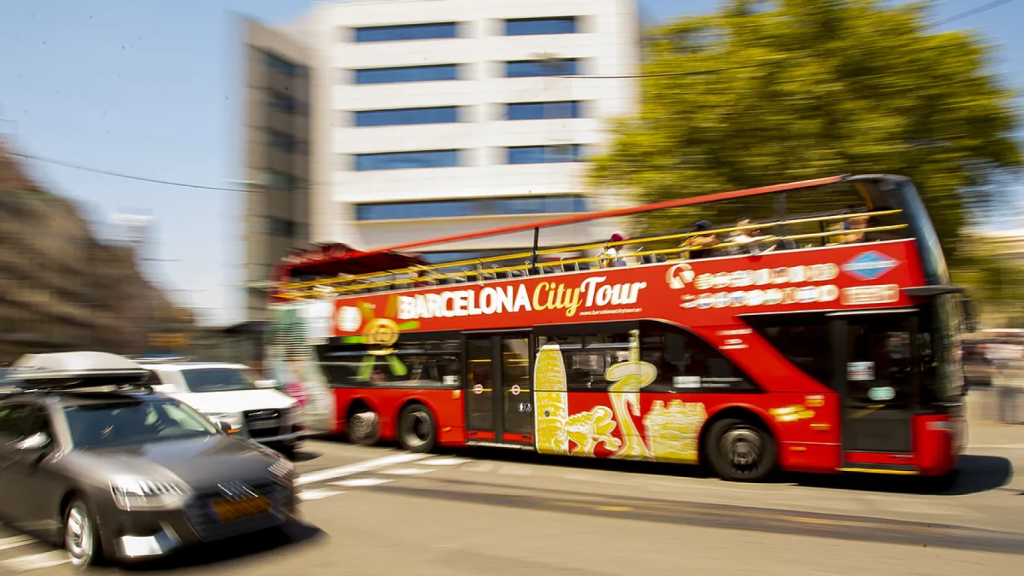 Moventis y Julià noquean a Big Bus Tour y retienen el bus turístico metropolitano