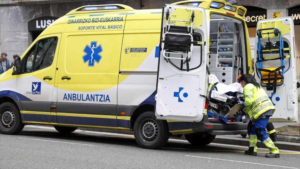 Una ambulancia de la cooperativa catalana La Pau, concesionaria en Álava y Vizcaya