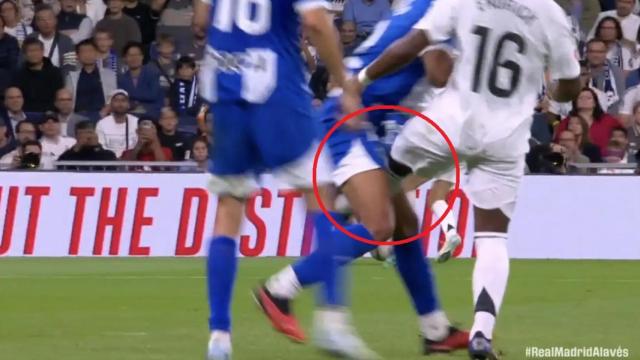 La patada de Endrick a Mouriño en el Real Madrid-Alavés