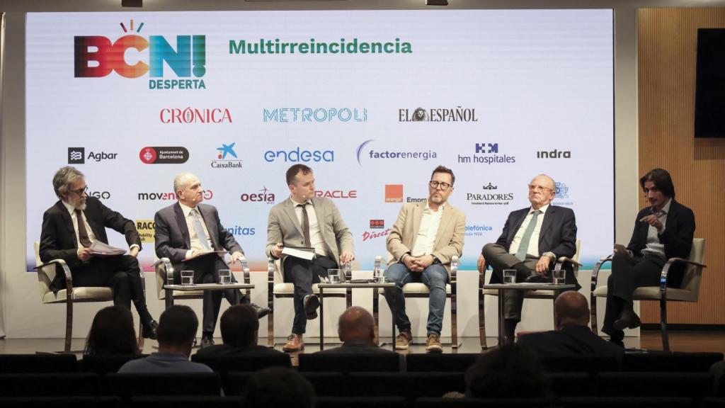 De izquierda a derecha: Cristóbal Martell, abogado; Jesús Sánchez, decano del ICAB; Ignasi Jorro, subdirector de Crónica Global; Francisco Aranda, diputado; Emilio Zegrí, abogado;  y, José María Asencio, magistrado