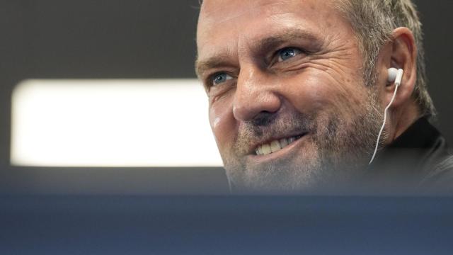 Hansi Flick, sonriente, en la rueda de prensa previa al Osasuna-Barça