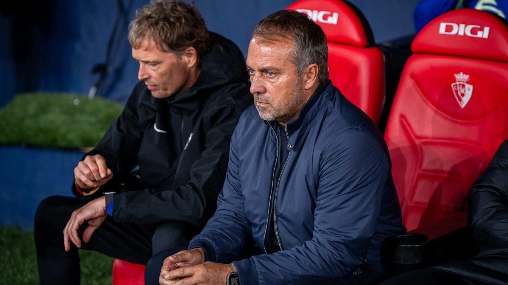 Hansi Flick, durante el partido del Barça contra el CA Osasuna en El Sadar