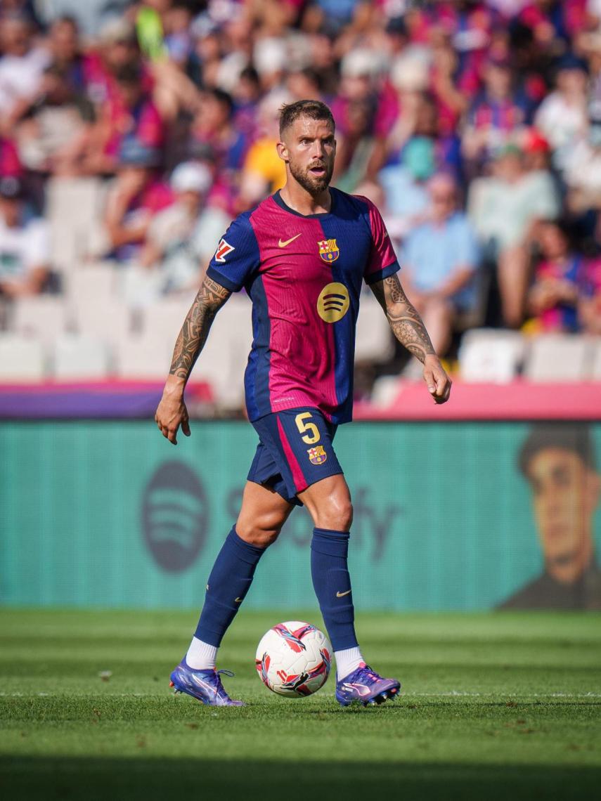 Iñigo Martínez, durante un partido del Barça en Montjuïc