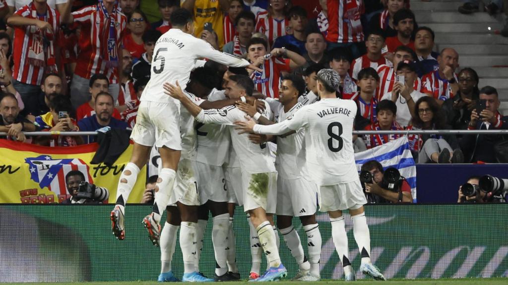 El Real Madrid celebra el gol de Eder Militao contra el Atlético de Madrid