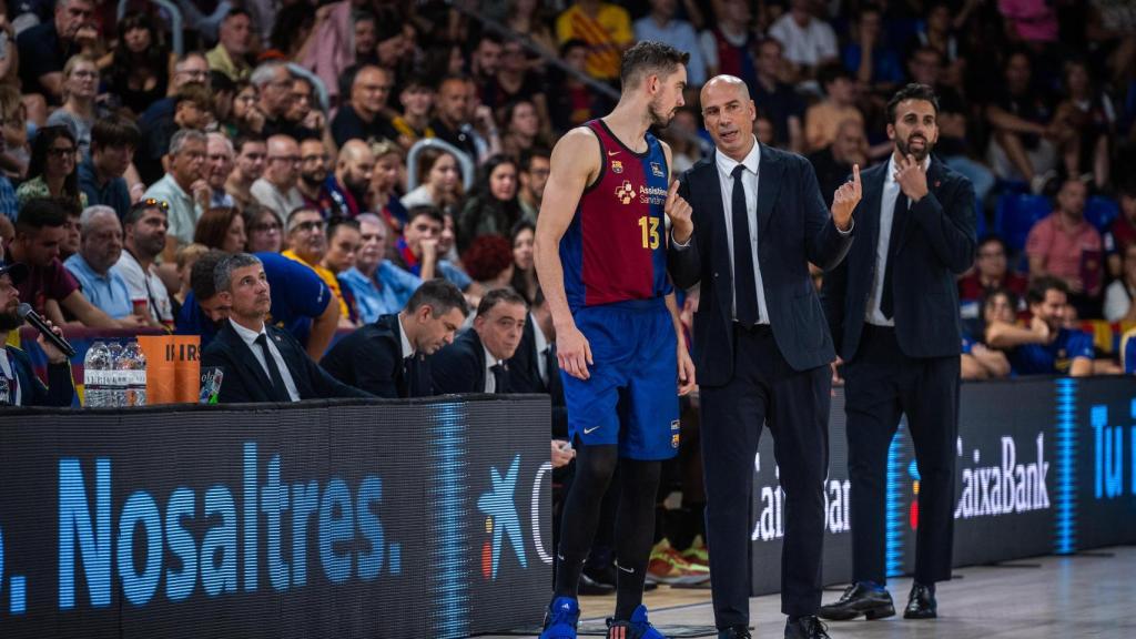 Tomas Satoransky charla con Joan Peñarroya en el Palau Blaugrana